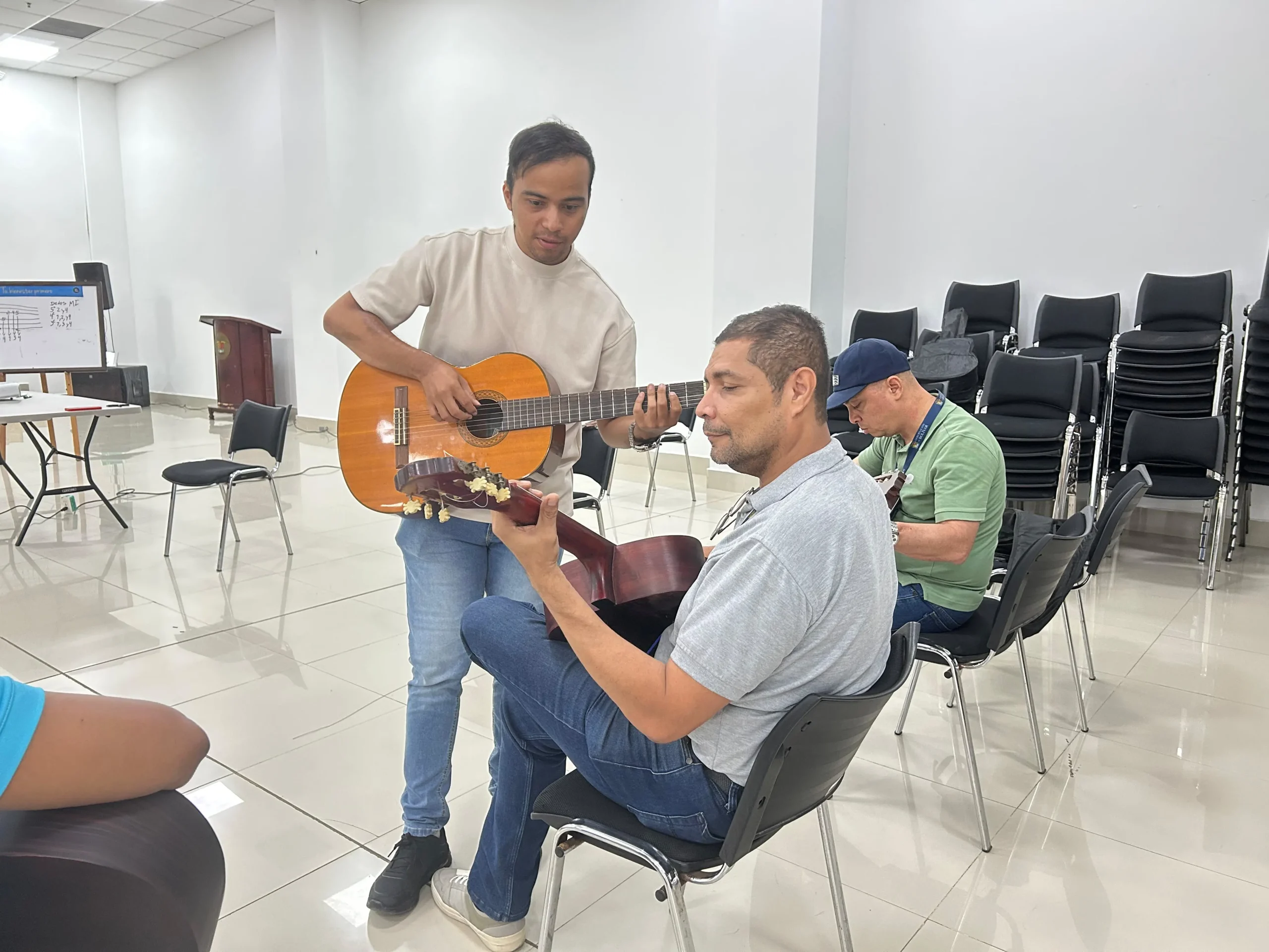 clase guitarra 8 scaled