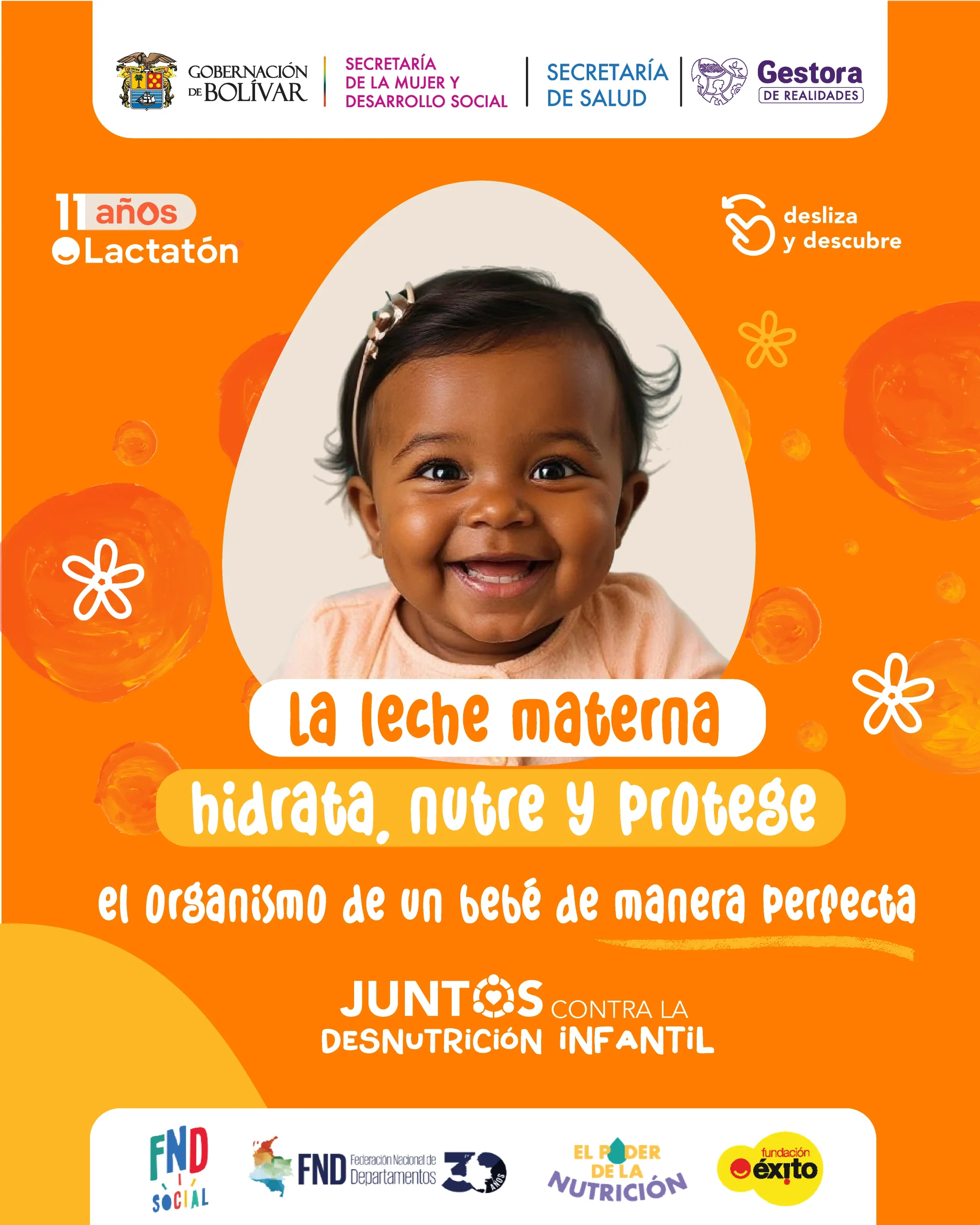 Bebé sonriente en una pieza sobre los beneficios de la leche materna