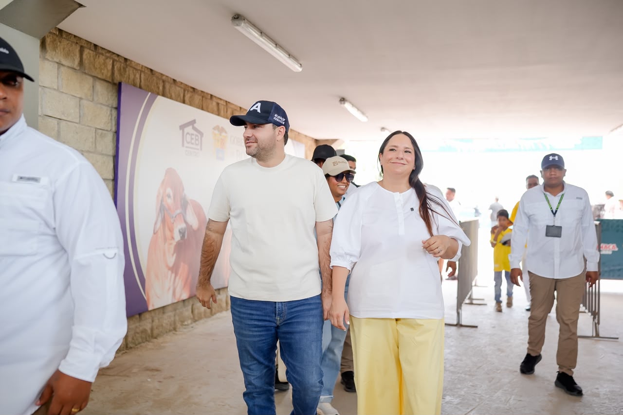 Visitantes recorren las instalaciones de Panaca Viajero.